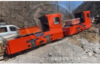 客戶定制的5噸湘潭鋰電池電機(jī)車(chē)抵達(dá)礦山